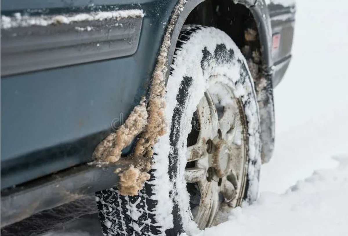 Автомобиль опрокинулся в области Абай: пострадали четыре человека
