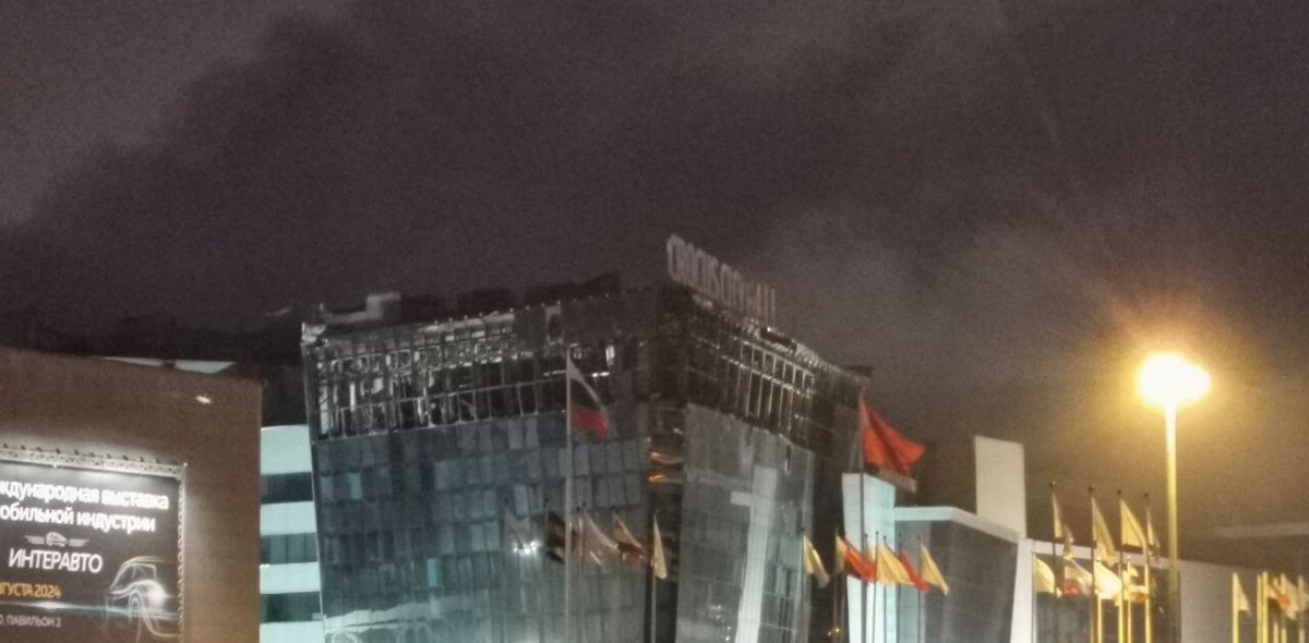 Кадры с места теракта в Москве опубликовали СМИ