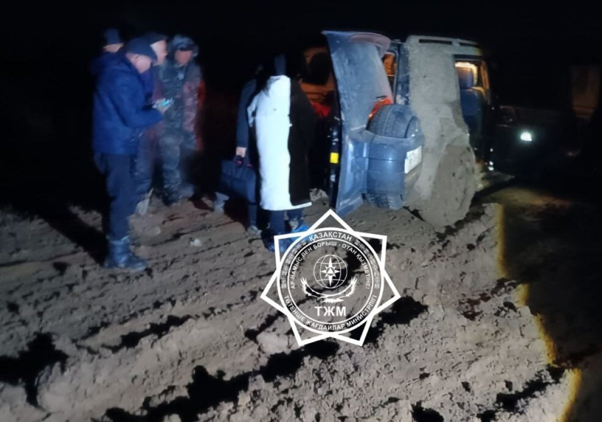 Несколько десятков человек спасли из грязевой "ловушки" этой ночью в Казахстане