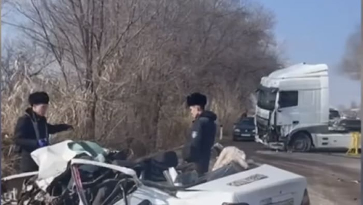 Дтп в алматинской обл. Девушка на трассе. Смертельное дтп алматинская область. Файлообменные фото д п. Алматинская область дтп 5 детей.