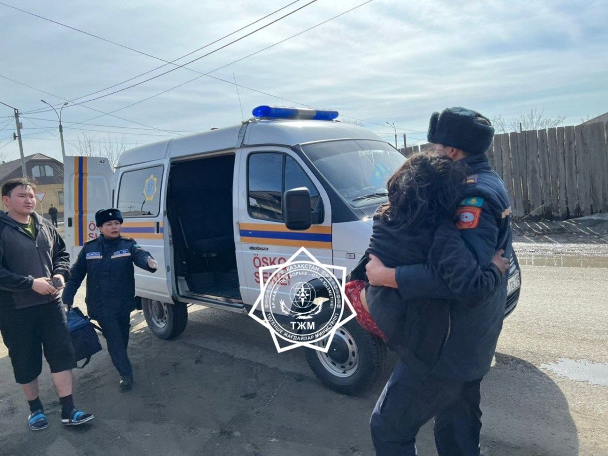 Женщина и подросток пострадали в пожаре в Семее