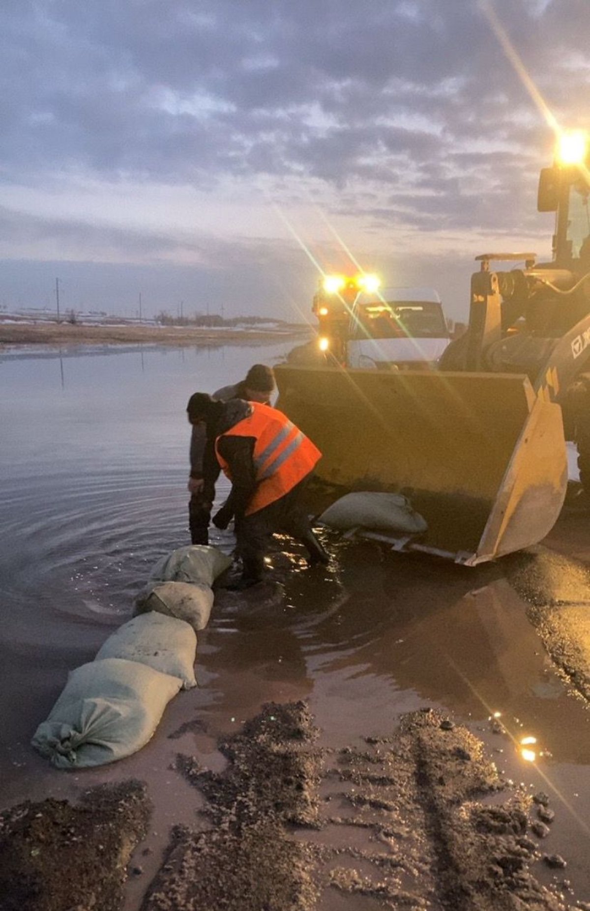 Талые воды затопили трассу Караганда-Аягоз