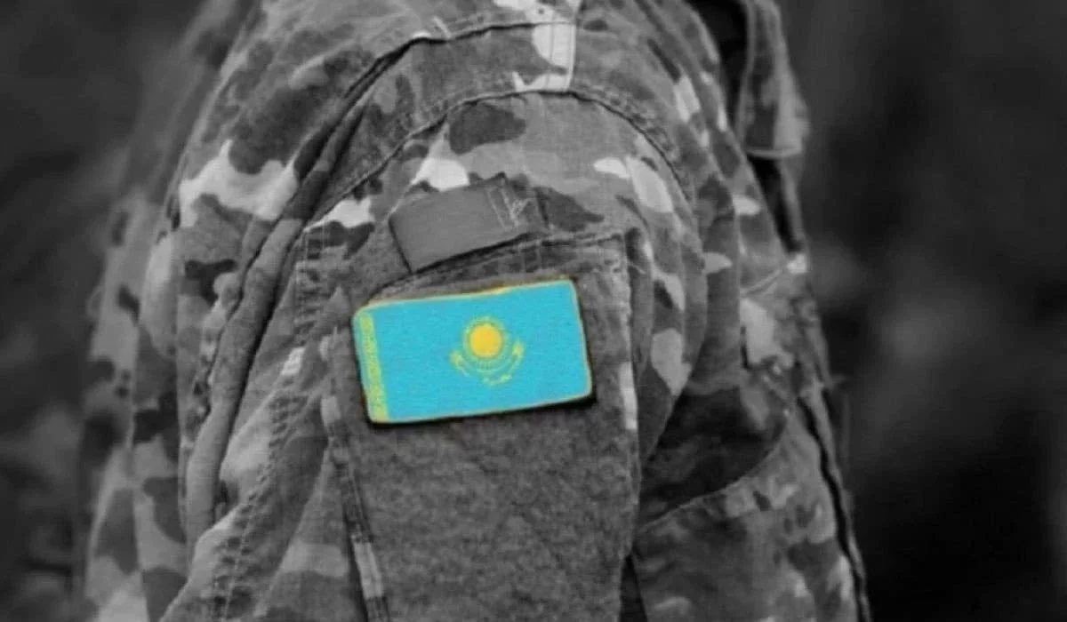 Ақтауда сарбаздың басынан орындықпен ұрған командир қызметінен босатылды