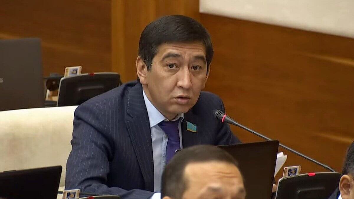 «Көзі қисық болса да, көкесі барлар көсем болатын әдеттен қашан арыламыз!», - депутат