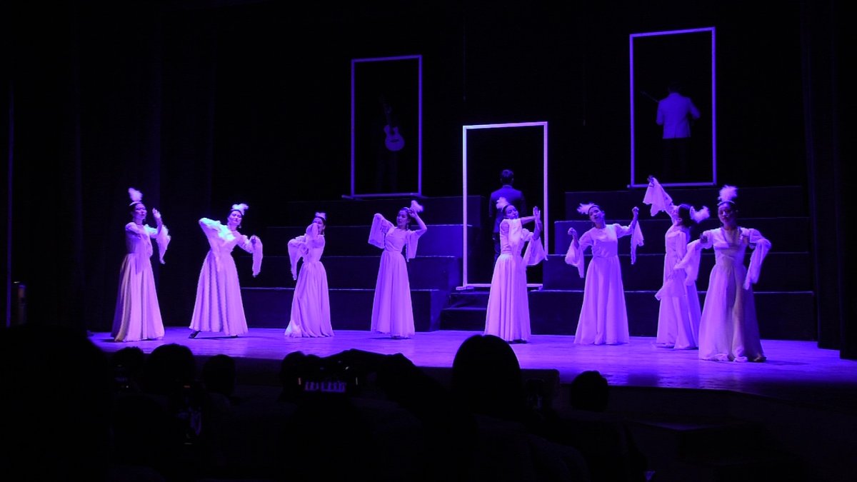 «14 жұп театрда танысып, шаңырақ көтерді», - режиссер