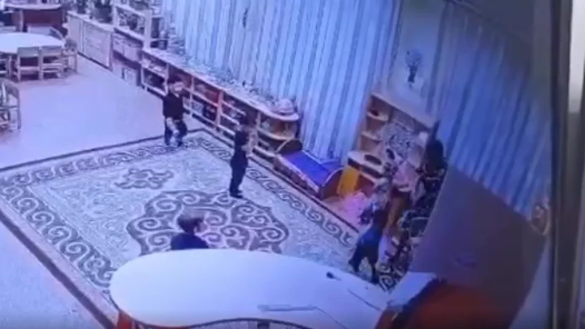 Қостанайда балабақша тәрбиешісі бүлдіршінді ұрды