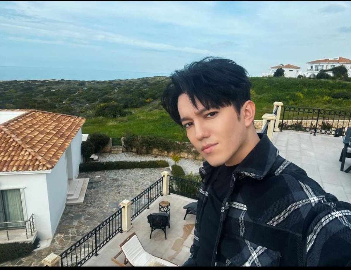 Димаш Кудайберген призвал помочь пострадавшим от паводков