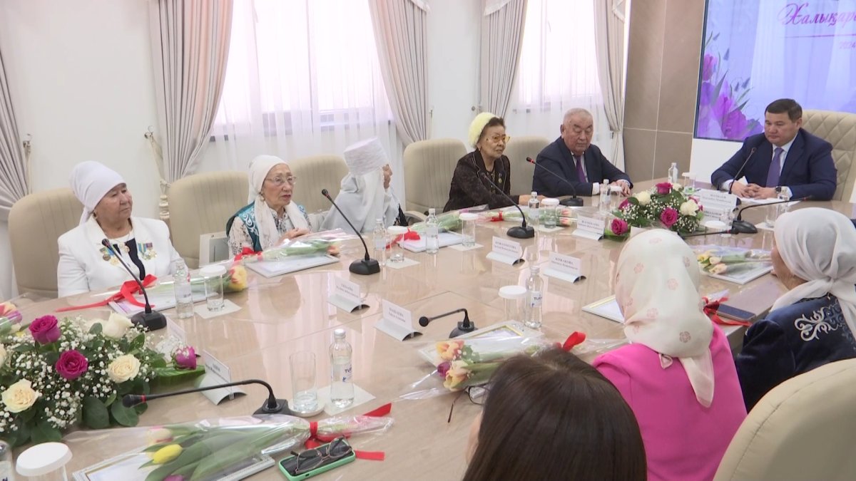 Мереке қарсаңында аналарға құрмет көрсетілді