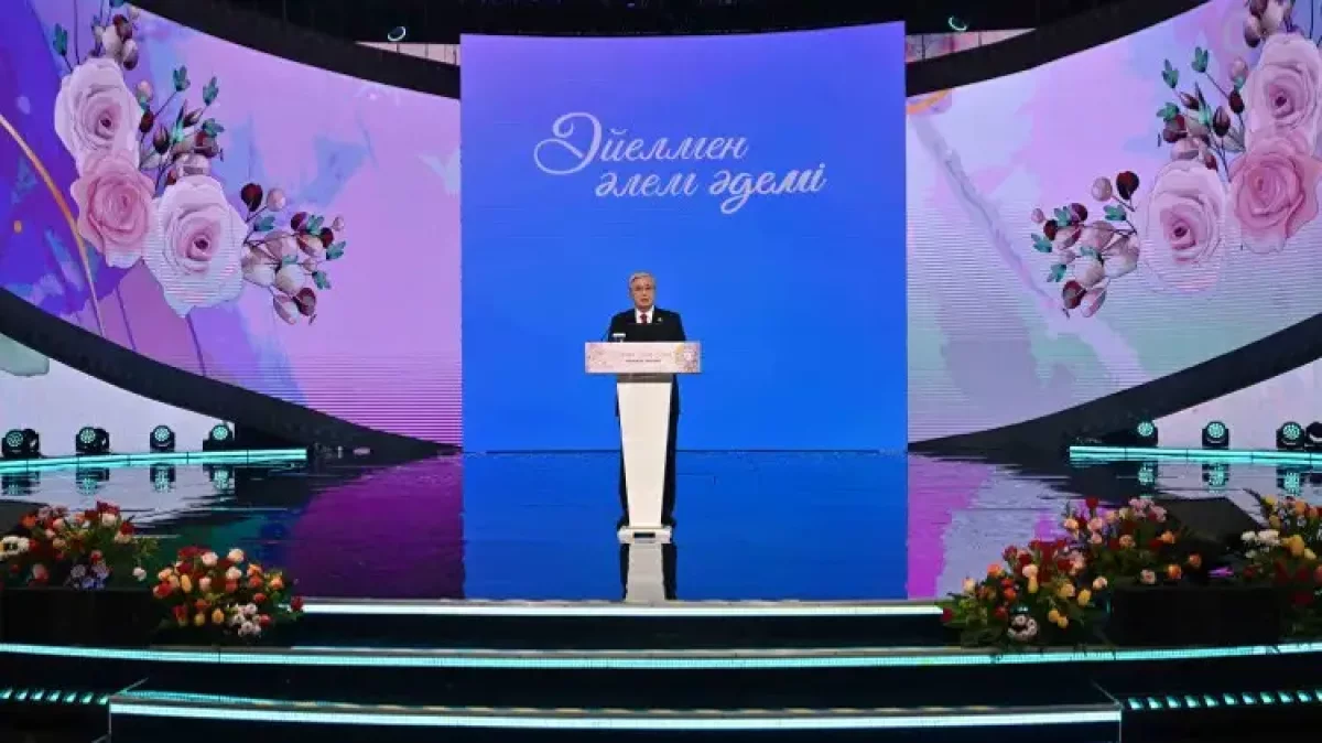 Президент қазақстандық әйелдер қауымын мерекемен құттықтады