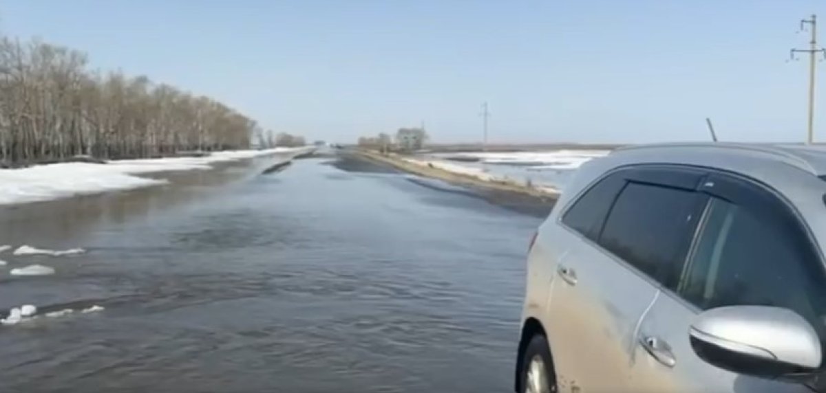 14 республиканских трасс пришлось закрыть из-за переливов талой воды