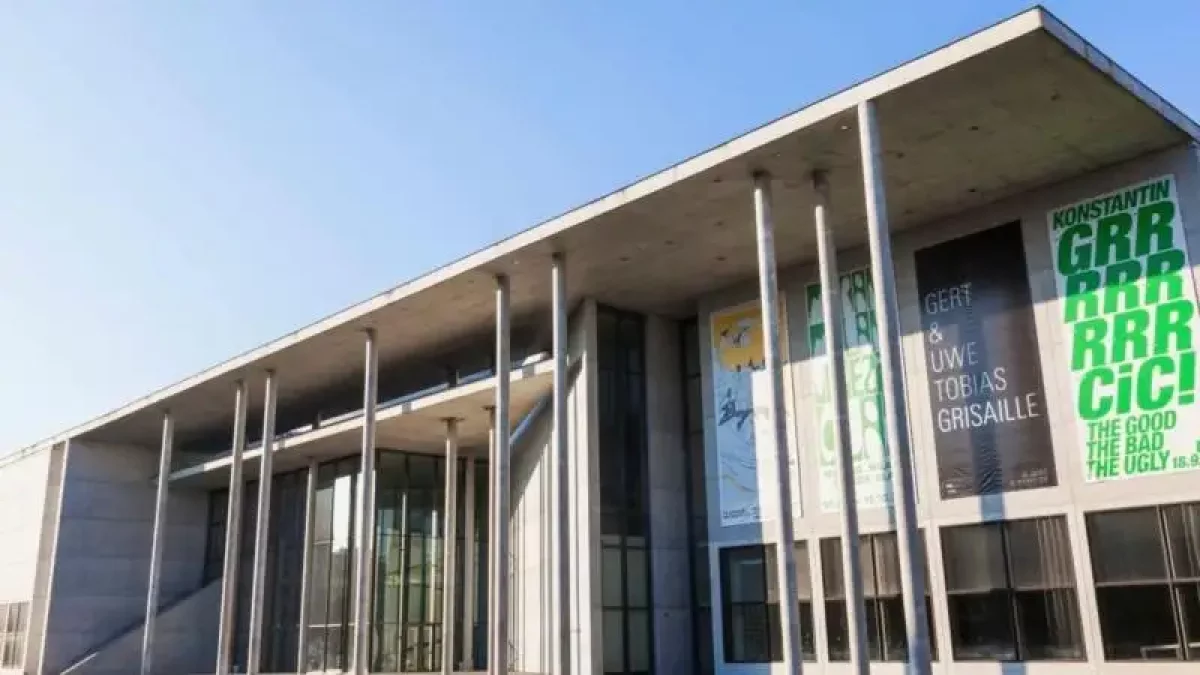 Германияда галерея қызметкері өз картинасын іліп қойғаны үшін жұмыстан қуылды