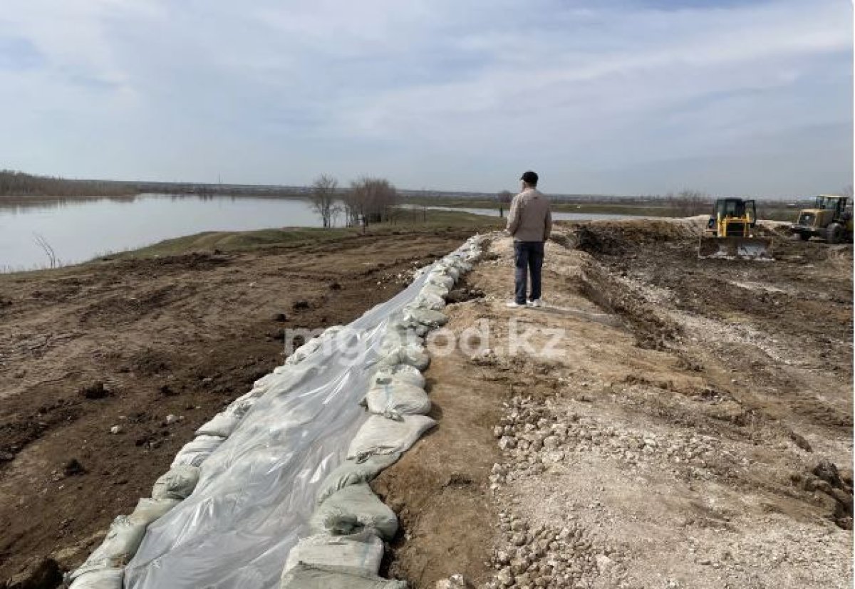 В ЗКО возводят дамбу в 43 километра