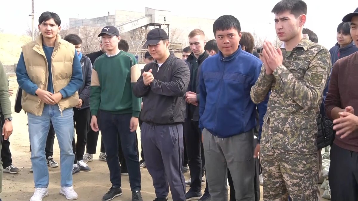 Су тасқынынан зардап шеккендерге көмектесуге барлығы бір кісідей атсалысуда