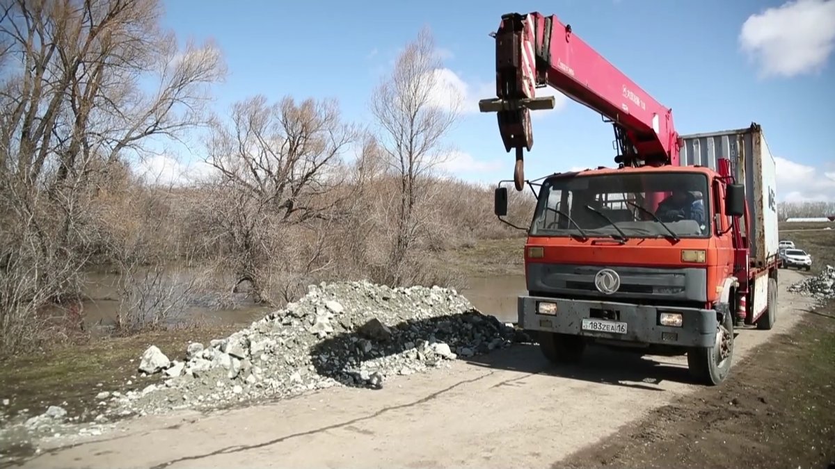 Берег реки размыло в ВКО - Телеканал «Астана»