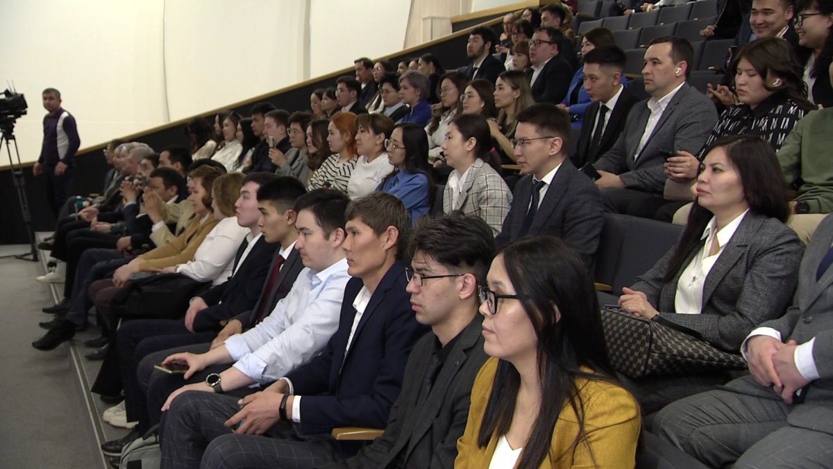 Более тысячи молодых ученых пришли в науку за последние два года в Казахстане