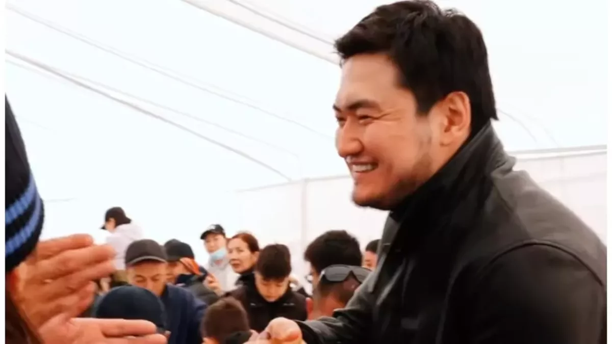 "Құдай қуат берсін": Төреғали Төреәлі су басқан Құлсары өңіріне барды