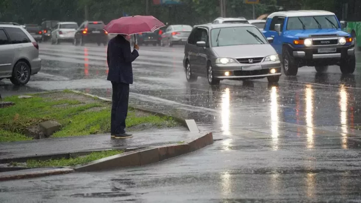 Алматыда толассыз жауатын жаңбырға дайындық жүріп жатыр: әкімдік тұрғындарға үндеу жасады