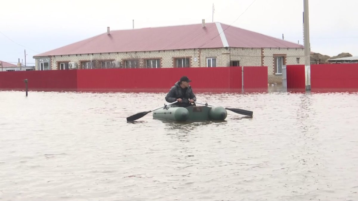 БҚО халқы қарғын судан бекініс салып қорғанып жатыр