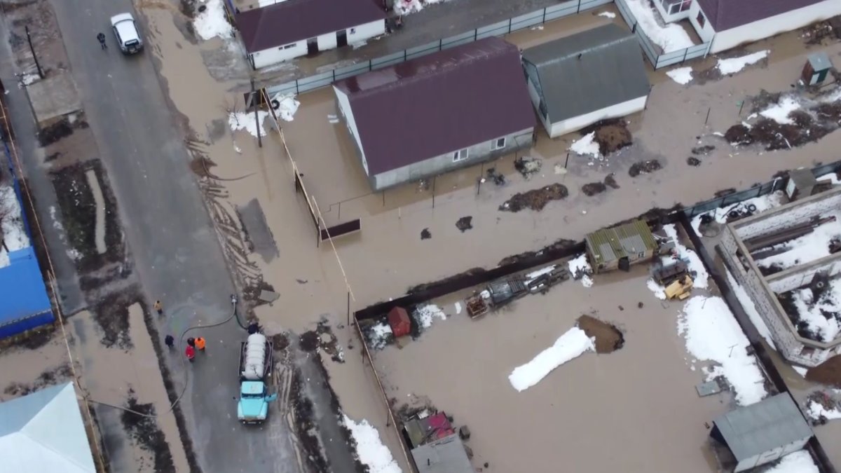 9,5 млн. м3 талой воды откачали за время паводка в Казахстане