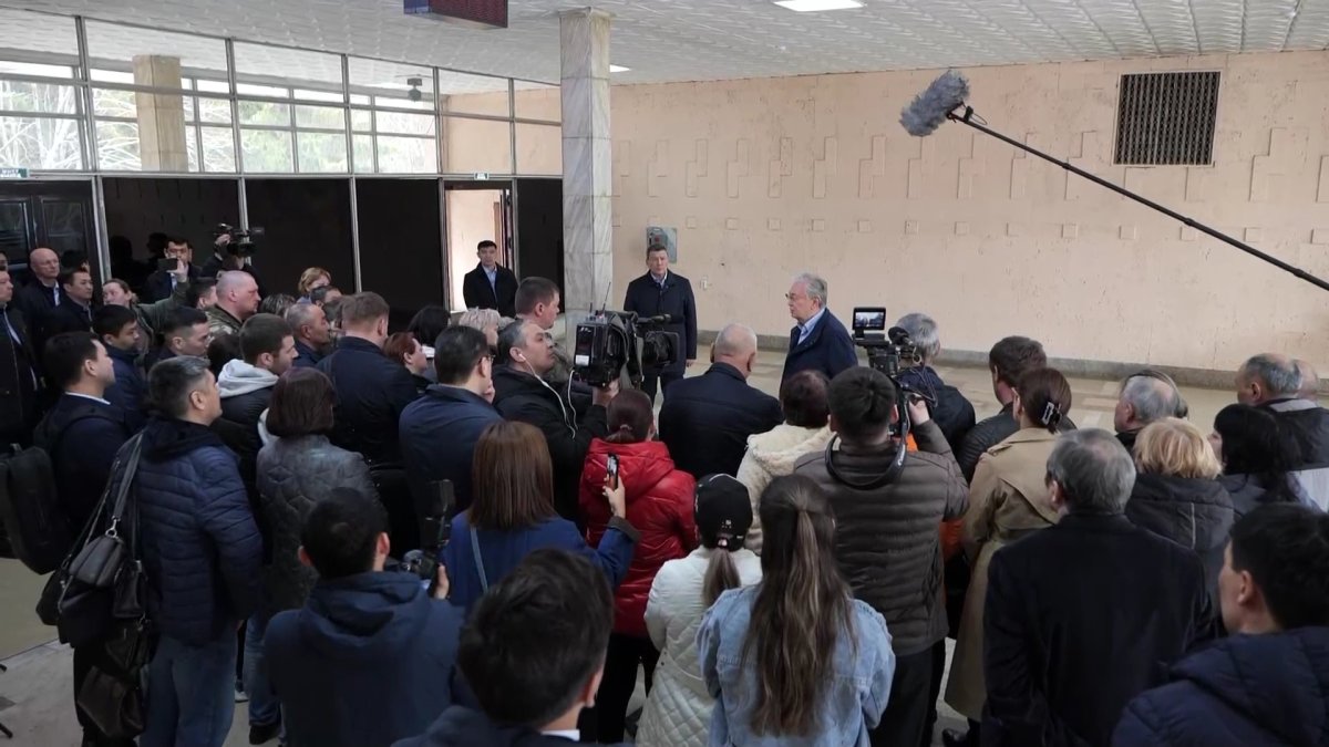 "Компенсируем все расходы", - Токаев пострадавшим от паводка в СКО