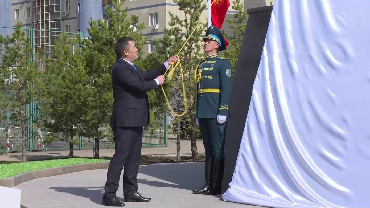 Астанада Манас ескерткіші ашылды