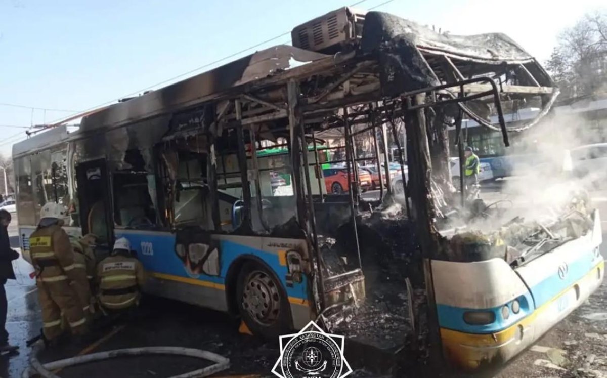 Алматыда троллейбус өртенді