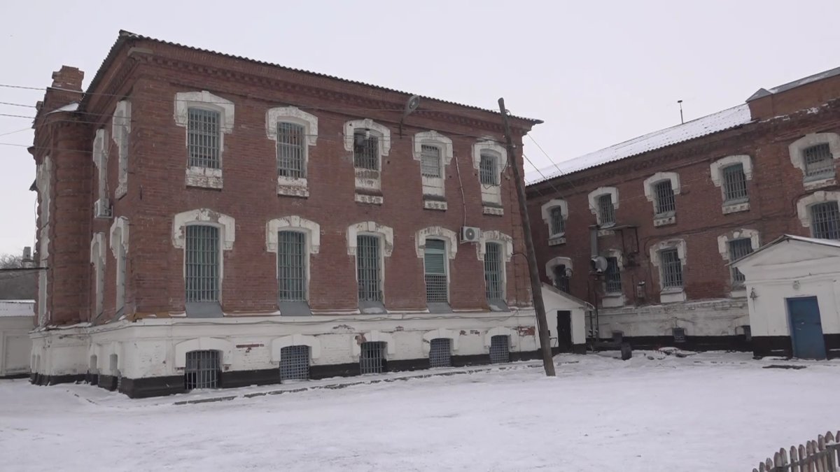 "Подследственных и сотрудников может убить": скандал вокруг аварийного СИЗО разгорелся в Уральске