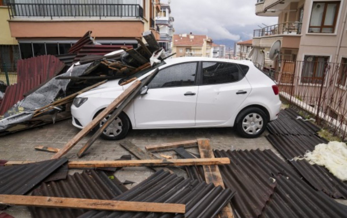Шторм обрушился на Анкару: есть пострадавшие
