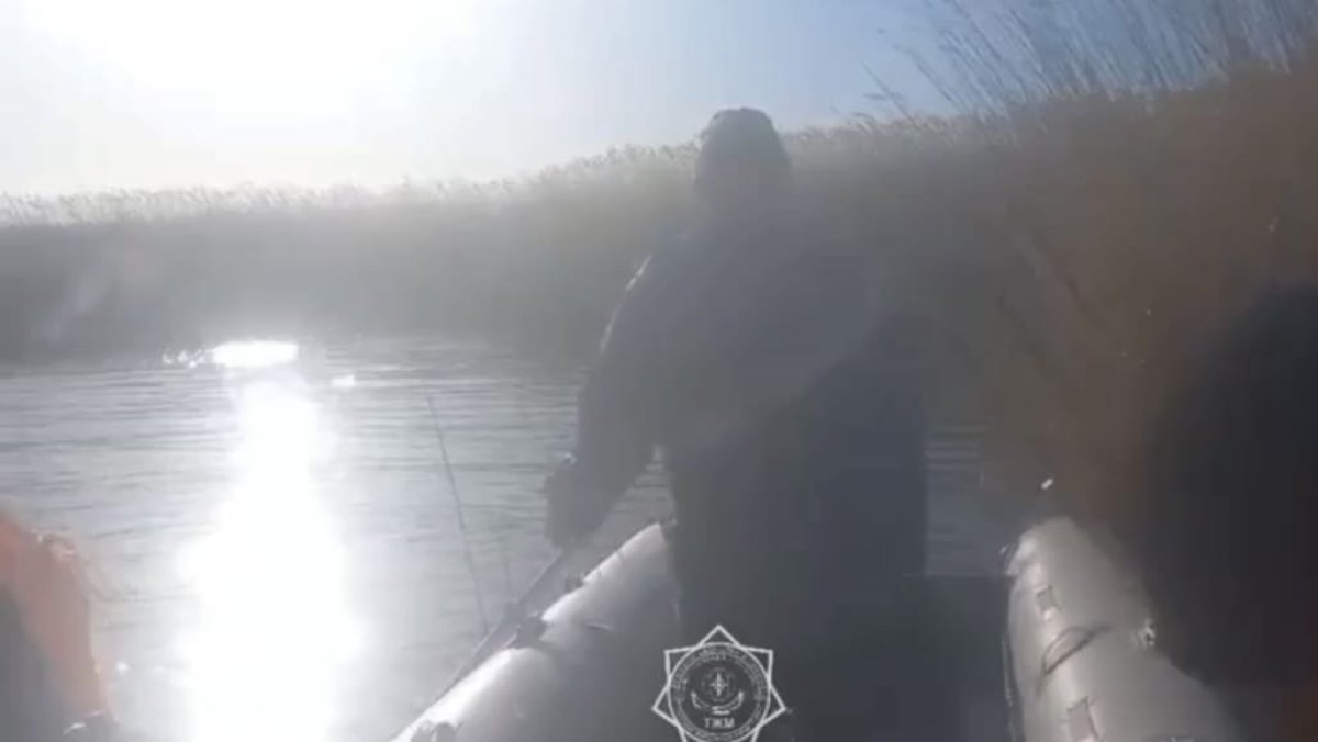 Ветром сдуло: рыбака спасли на Балхаше