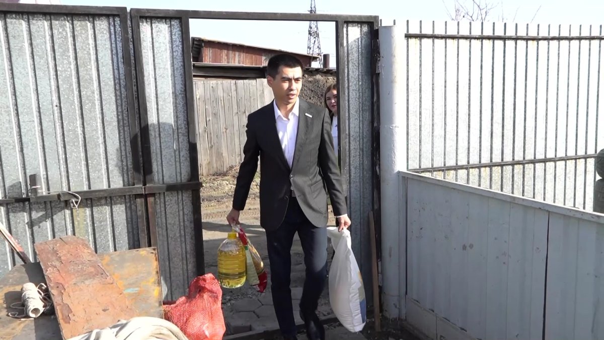 “AMANAT” партиясының өкілдері тасқыннан зардап шеккен тұрғындарға гуманитарлық  көмек көрсетті