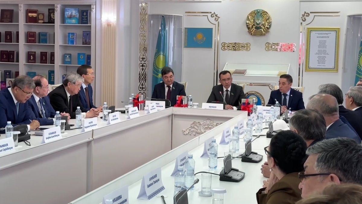 Бүгін – халықаралық кітап және авторлық құқық күні