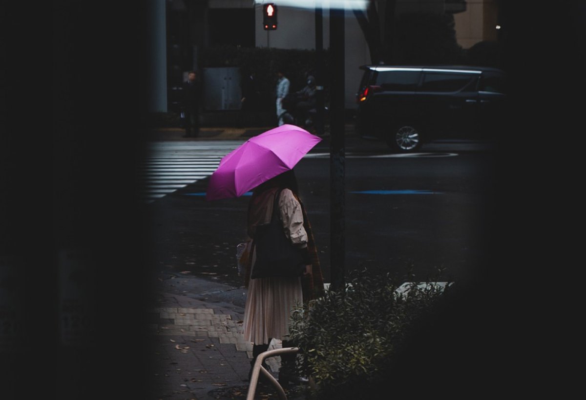 Похолодание и грозы прогнозируют синоптики в мегаполисах страны