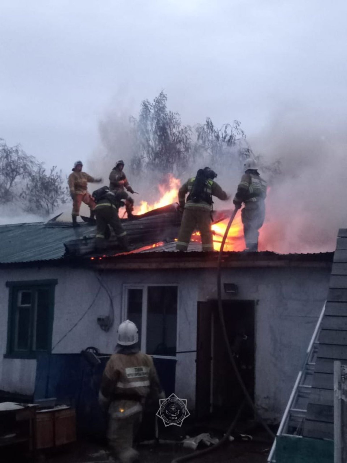 Өрт сөндірушілер төрт газ баллонын шығарды