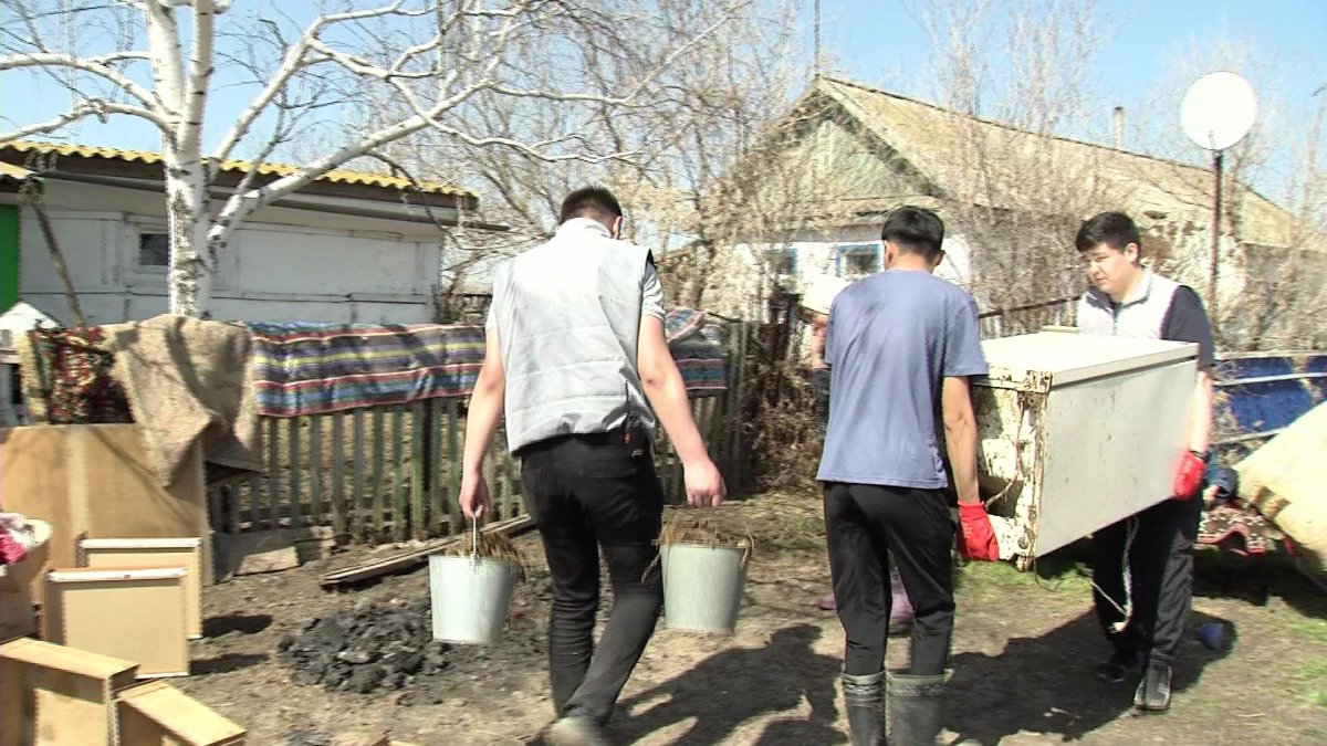 3 мыңнан астам ерікті  Ақмола, Ақтөбе  облыстарында үйлерді ретке келтіруге көмектесіп жатыр