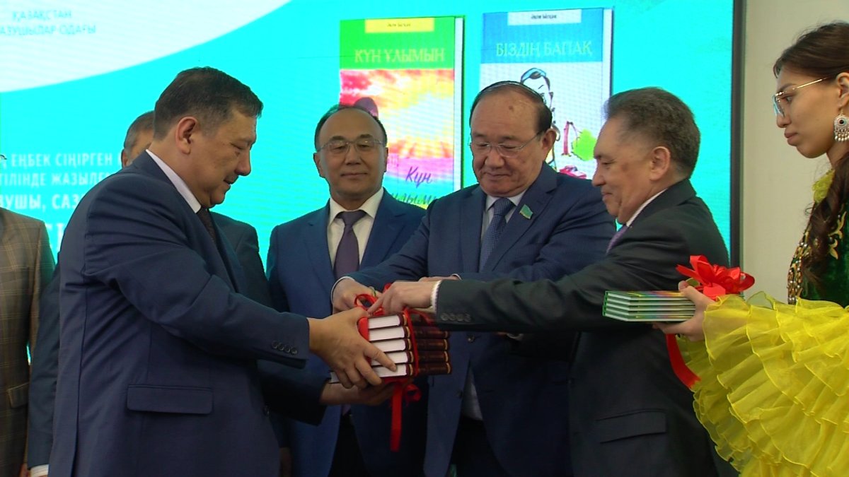 Белгілі жазушы Әкім Ысқақтың шығармашылығына 50 жыл толды