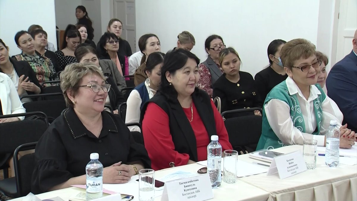 «Мектептің оң педагогикалық тәжірибесінің панорамасы» тақырыбында семинар өтті