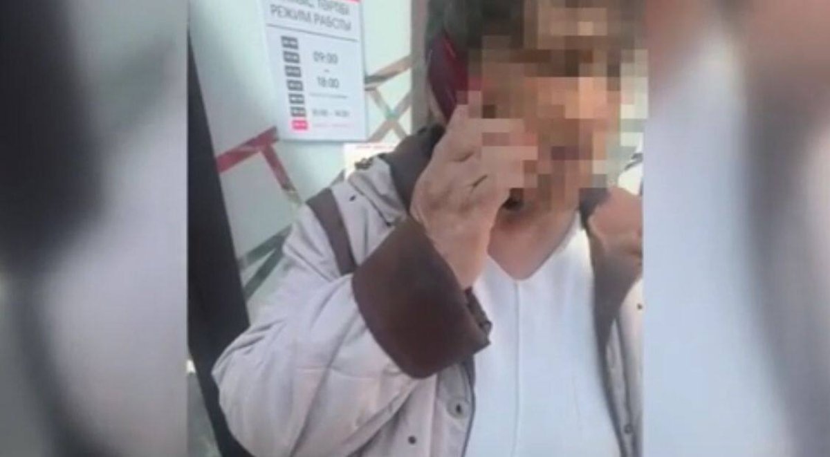 Мошенник заставлял карагандинскую пенсионерку "ползти до банкомата", но аферу сорвал таксист
