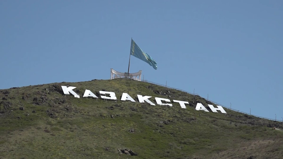 В Усть-Каменогорске высадили 500 саженцев на горе Казахстан - Телеканал ...