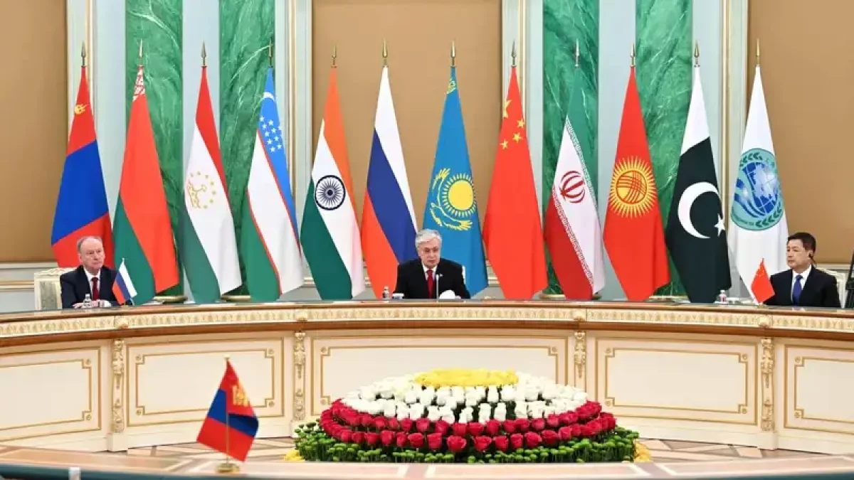 Президент ШЫҰ-ға мүше мемлекеттердің қауіпсіздік кеңестері хатшыларымен кездесті