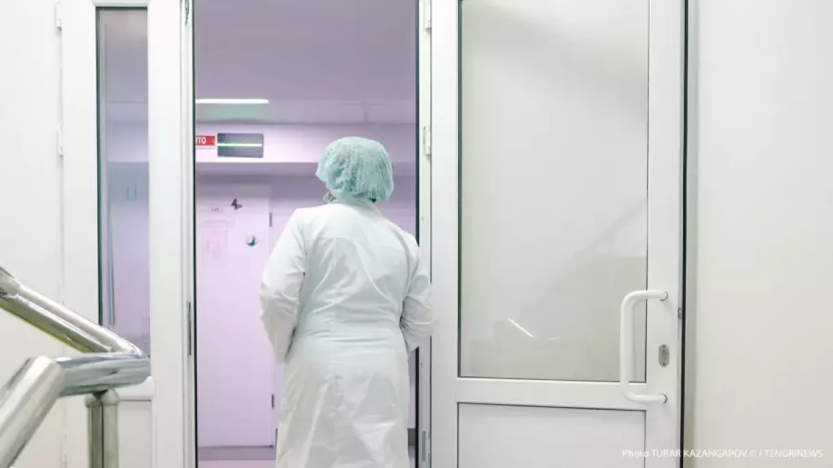 Алматыда дәрігерлер науқастан үлкен ісікті алып тастады