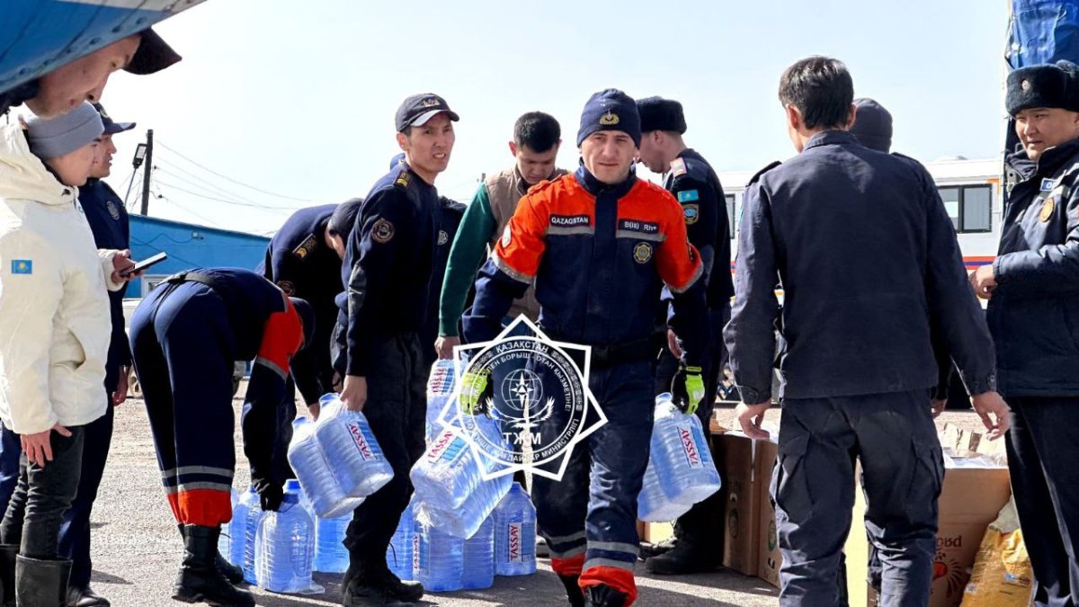 Помощь доставляют в карагандинские сёла на вертолётах