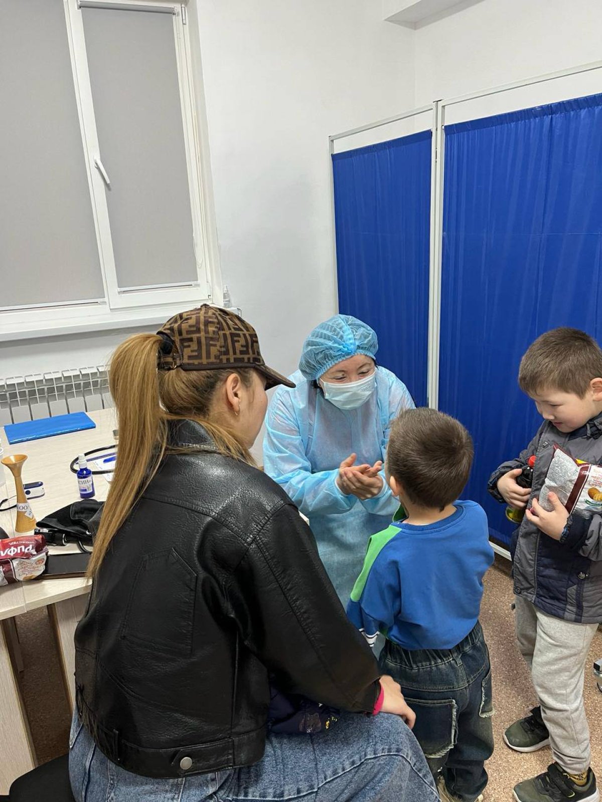 СУ ТАСҚЫНЫ БОЛҒАН ЖЕРДЕ 3 МЫҢҒА ЖУЫҚ МЕДИЦИНА ҚЫЗМЕТКЕРІ ЖҰМЫС ІСТЕУДЕ