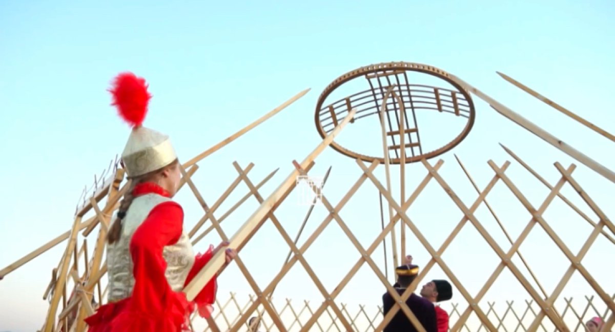 Касым-Жомарт Токаев поздравил казахстанцев с Днем единства народа Казахстана