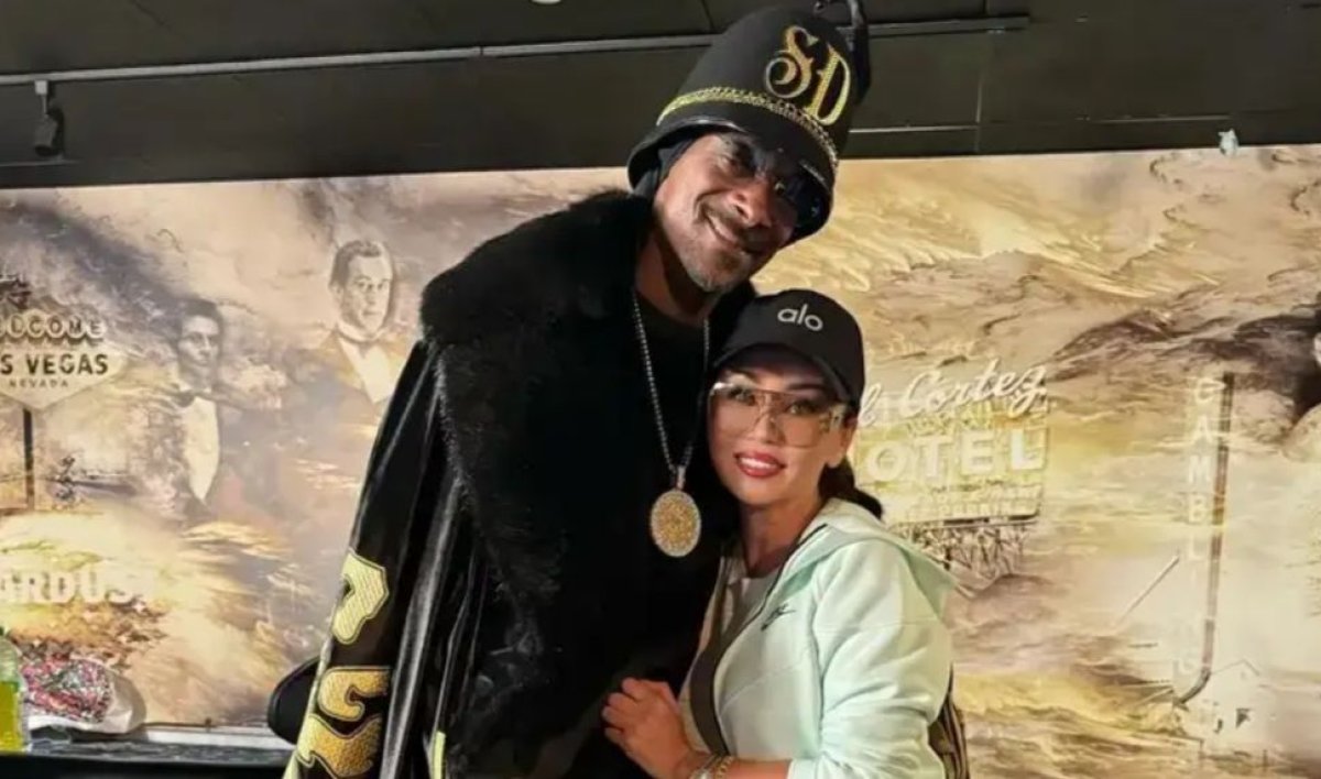 Баян Алагөзова Snoop Dogg-қа шапан жапты