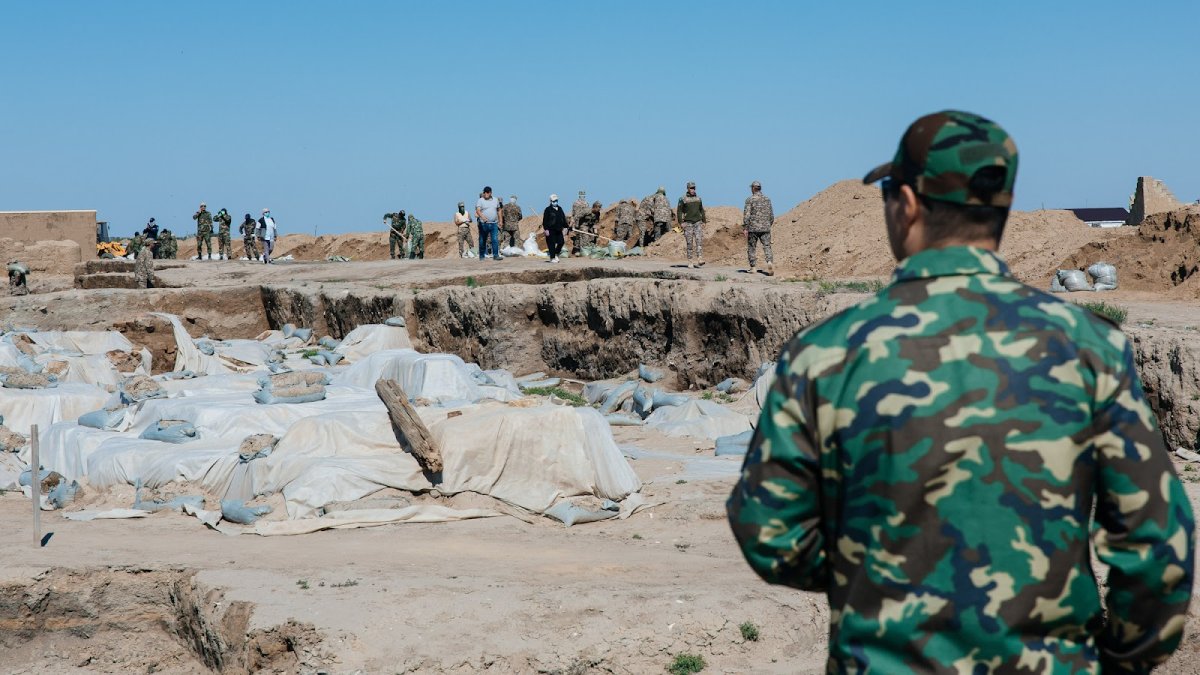 Спасателей и военных перебрасывают на защиту древнего городища от разлива Урала
