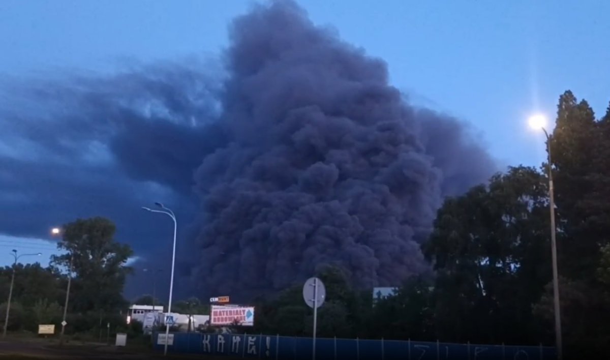 Горит крупный торговый центр в Варшаве