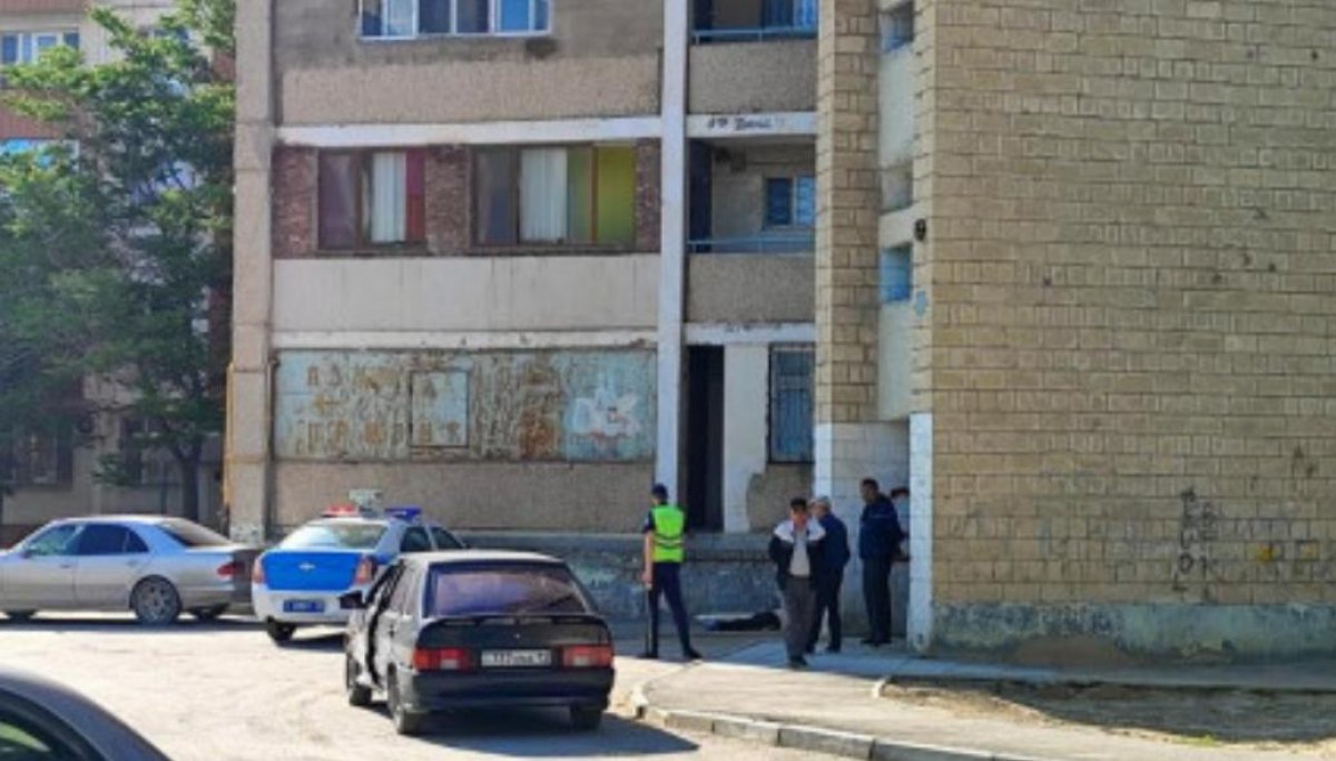 Ақтауда көпқабатты үй маңынан әйел өлі табылды