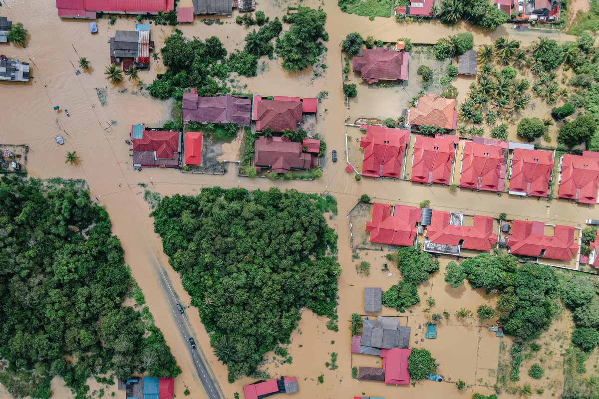 Паводки: вода зашла в село в Атырауской области