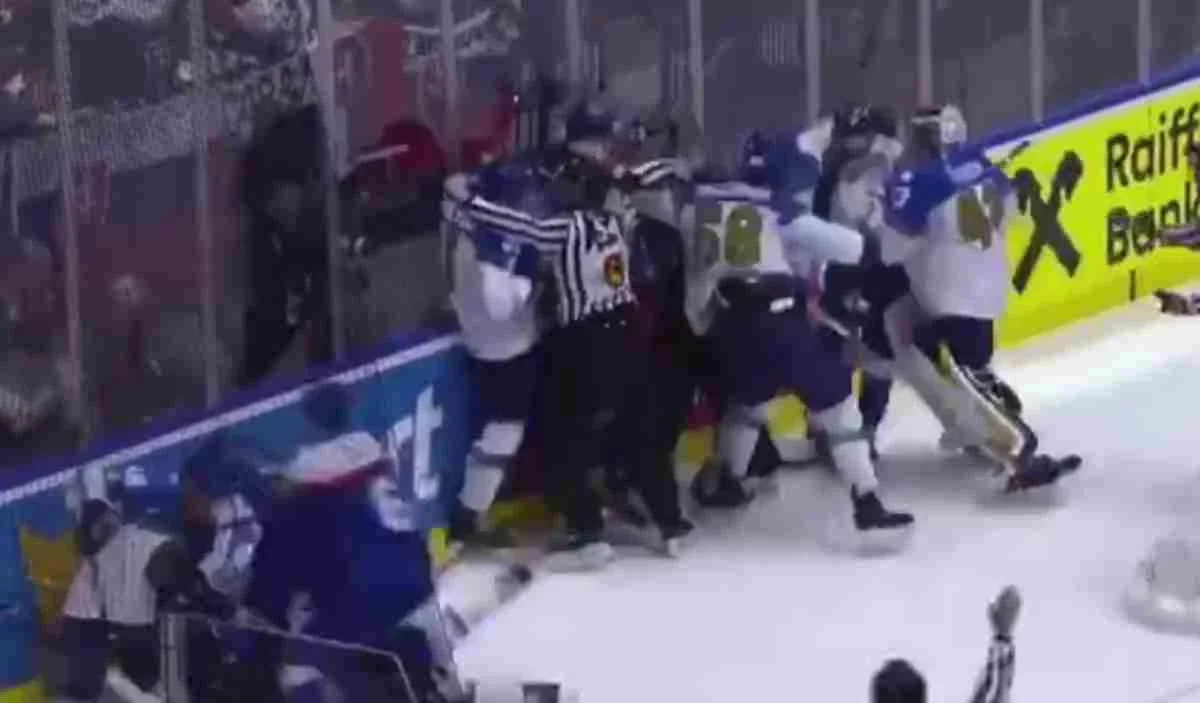 Қазақстан құрамасының әлем чемпионатындағы ойыны жаппай төбелеске ұласты