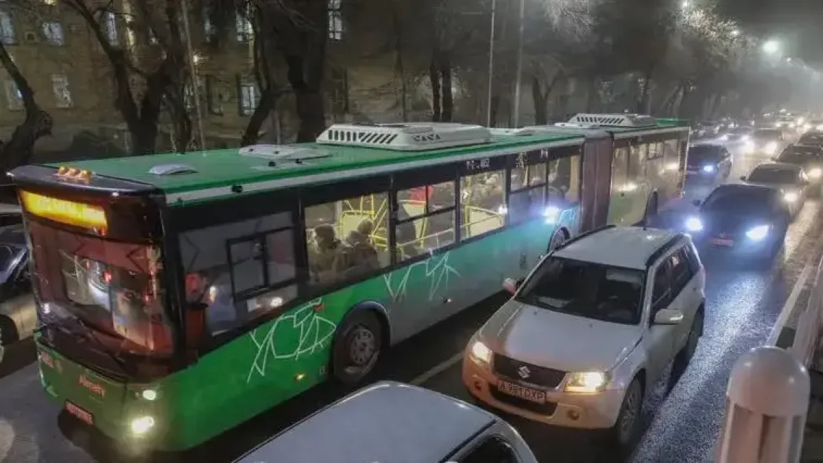 Алматыда автобус жүргізушісіне пышақпен шабуыл жасалды